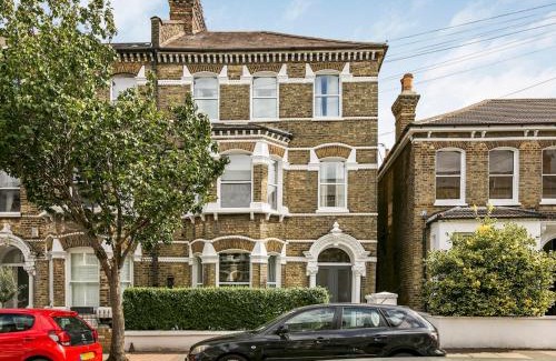 Northcote Casa | Pass the Keys Elegant GetAway House in Vibrant Clapham Juction