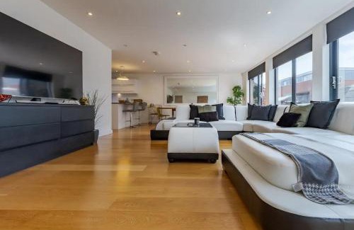 Birmingham City Centre Cabina | Pass the Keys Executive Penthouse 2 Bed Jewellery Quarter