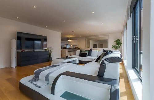 Birmingham City Centre Cabina | Pass the Keys Executive Penthouse 2 Bed Jewellery Quarter