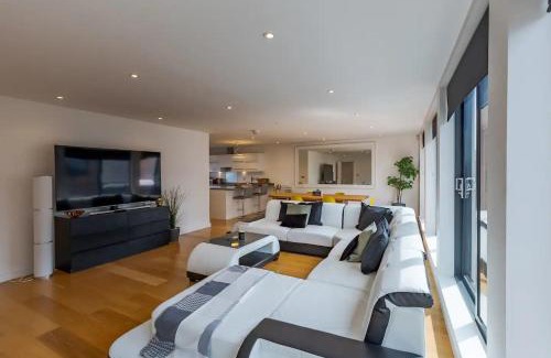Birmingham City Centre Cabina | Pass the Keys Executive Penthouse 2 Bed Jewellery Quarter