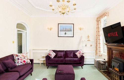 Olton Apartamento | Pass the Keys | Fabulous Luxury Flat Ideal for Work Leisure