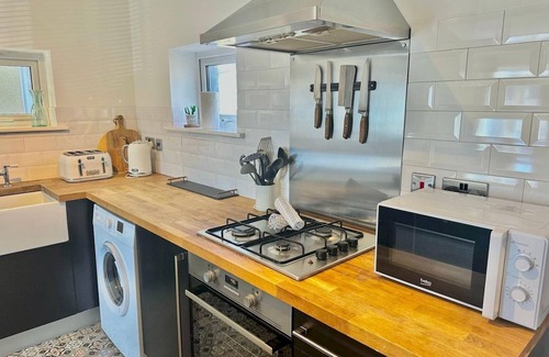 Crynant Casa | Pass the Keys | Family home walking distance to beach/Pet friendly