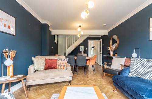 Canbury Casa | Pass the Keys | Family home with garden and free parking in Kingston