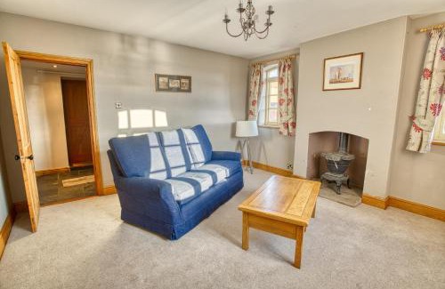 Newton On Trent Casa | Pass the Keys Family home in the countryside