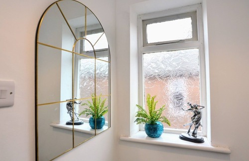 Failsworth Casa | Pass the Keys | Free Parking House Close To Shops & Restaurants