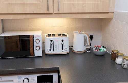 Abbey Wood Apartamento | Pass the Keys | Fresh and Stylish Central Flat With Parking and Garden