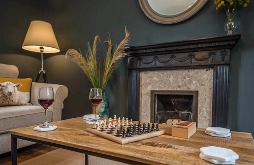 Bury St Edmunds Casa | Pass the Keys | Gardener's Cottage in Nowton Park, Bury St Edmunds