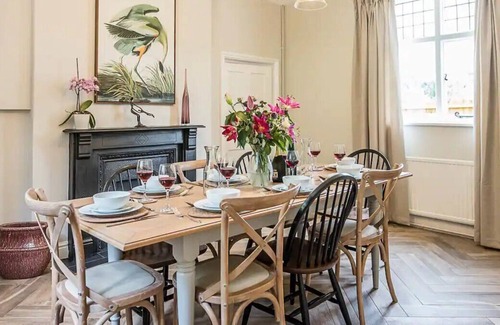 Bury St Edmunds Casa | Pass the Keys | Gardener's Cottage in Nowton Park, Bury St Edmunds