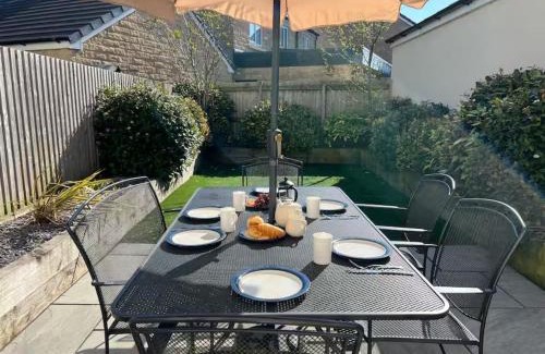 Chinley Casa | Pass the Keys Peak District Haven - 7 Guests, Welcoming Dogs and EV