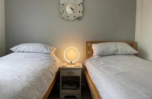Chinley Casa | Pass the Keys Peak District Haven - 7 Guests, Welcoming Dogs and EV