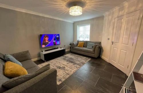 Chinley Casa | Pass the Keys Peak District Haven - 7 Guests, Welcoming Dogs and EV