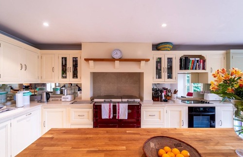 Whichford Casa | Pass the Keys | Spacious Country Retreat | Stunning Cotswold Views