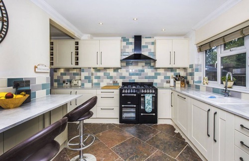 Cublington Casa | Pass the Keys | Home overlooking farmland