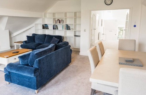 Hoylake Apartamento | Pass the Keys | Golfer's paradise with views of Royal Liverpool Golf Club