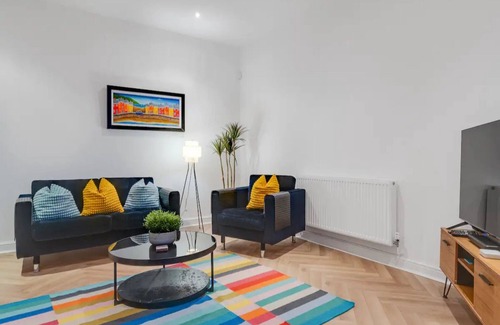 Hoylake Apartamento | Pass the Keys | Golfers Haven 2 BD Flat on Hoylake Beach Parking