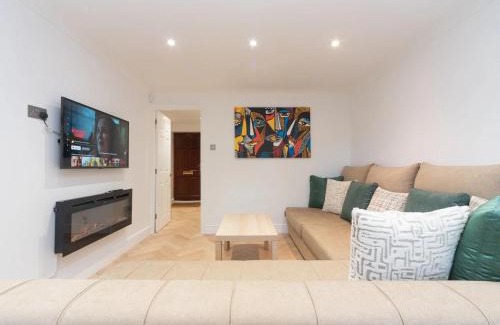 Sidcup Casa | Pass the Keys Gorgeous 4 BR House Near Station mins to London