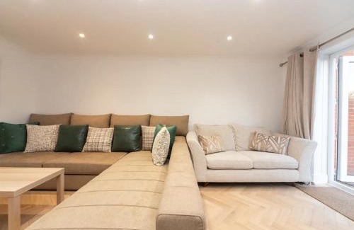 Sidcup Casa | Pass the Keys Gorgeous 4 BR House Near Station mins to London