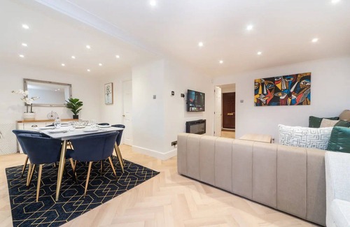 Sidcup Casa | Pass the Keys | Gorgeous 4 BR House Near Station, mins to London