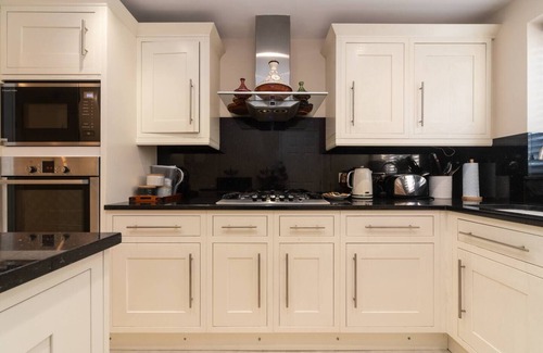 Sidcup Casa | Pass the Keys | Gorgeous 4 BR House Near Station, mins to London