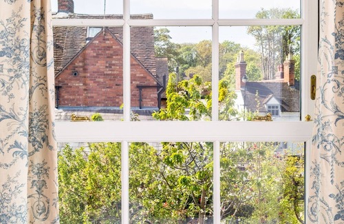 Warwick Casa | Pass the Keys | Gorgeous 3 Bed Cottage, Peaceful Village & Parking