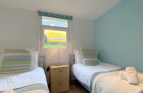 Mumbles Casa | Pass the Keys Gower BEACH Staycation Caswell Bay - Sleeps 4