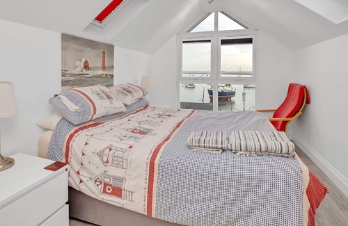 Martlesham Heath Casa | Pass the Keys | Harbour View, with stunning views