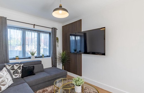 Hawkwell Casa | Pass the Keys Hawkwell Hideaway Large 4 bedroom Home Hockley