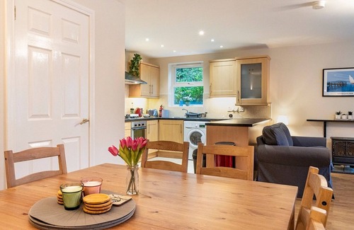Holywood Apartamento | Pass the Keys | Holywood 2BR Apt by the Sea 10 Mins to Belfast
