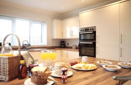 Pentraeth Casa | Pass the Keys | Home With Hot Tub Close to Beach