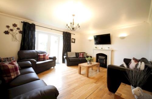 Pentraeth Casa | Pass the Keys Home With Hot Tub Close to Beach