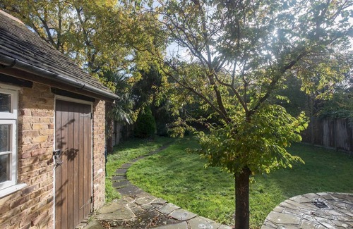 Wraysbury Casa | Pass the Keys | Idyllic Home in Picturesque Village of Wraysbury