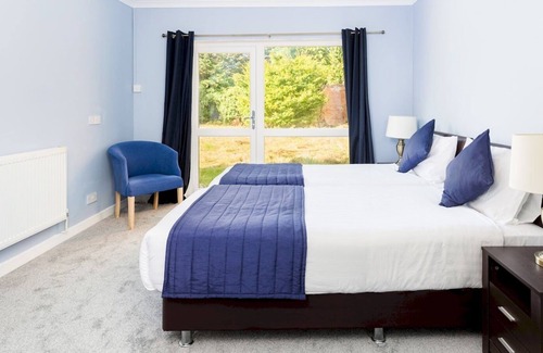 Barford Casa | Pass the Keys | Large 4 Bed House near Warwick with Parking