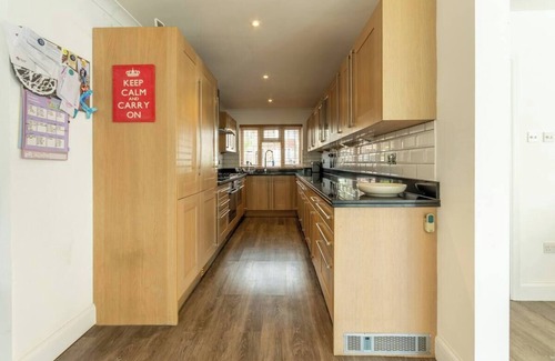 Chelmsford Casa | Pass the Keys | Large and spacious House in Chelmsford!