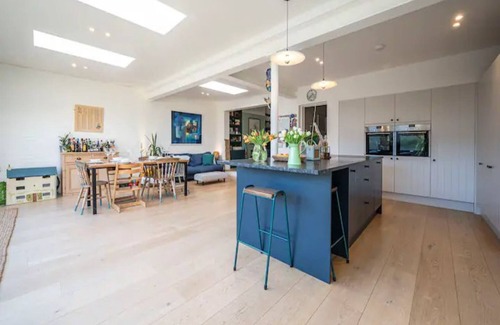 Dulwich Casa | Pass the Keys | London Spacious Dulwich family house with Pool