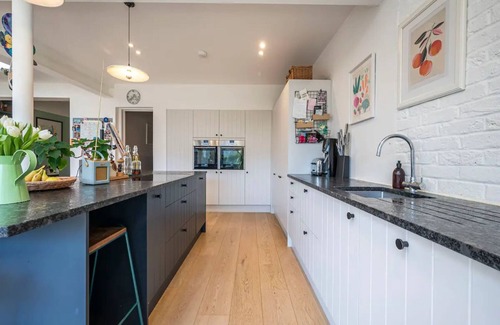 Dulwich Casa | Pass the Keys | London Spacious Dulwich family house with Pool