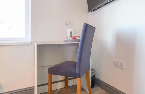 Leeds Apartamento | Pass the Keys Love Blooms in Lower Wortley - Couples Hideout with a Shared Kitchen