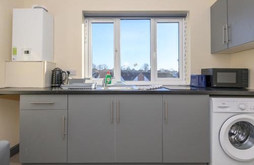 Leeds Apartamento | Pass the Keys Love Blooms in Lower Wortley - Couples Hideout with a Shared Kitchen