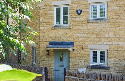 Cheltenham Casa | Pass the Keys | Lovely 4 bedroom family home with garden & parking