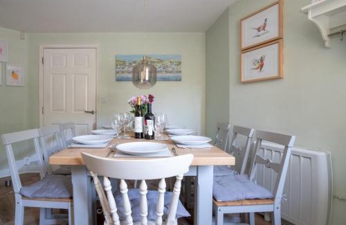 Cheltenham Casa | Pass the Keys Lovely 4 bedroom family home with garden parking