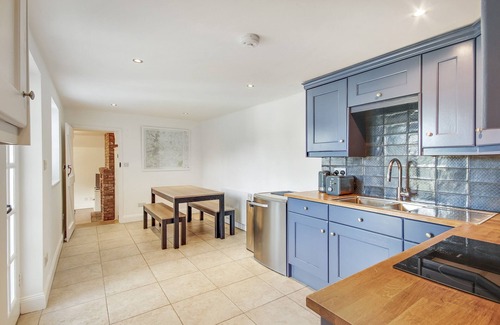 Tonbridge Casa | Pass the Keys | Lovely Countryside Coach Cottage