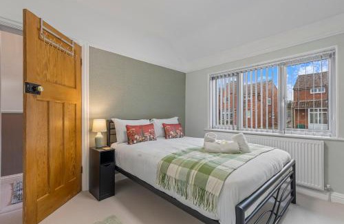 Acomb Casa | Pass the Keys Lovely Home in York with Parking