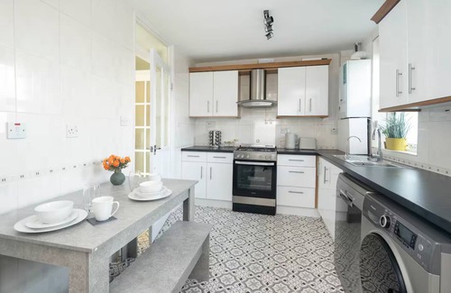 Clapton Casa | Pass the Keys | Lux Garden House in Millfield ParkVilla, Clapton