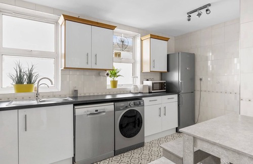 Clapton Casa | Pass the Keys | Lux Garden House in Millfield ParkVilla, Clapton