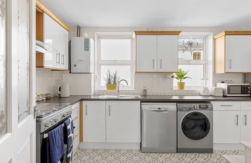 Clapton Casa | Pass the Keys | Lux Garden House in Millfield ParkVilla, Clapton