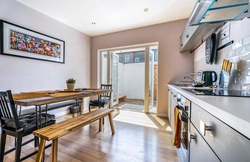 Queens Quarter Casa | Pass the Keys Luxury 2Bed 2Bath Townhouse - Perfect for Winter Stay