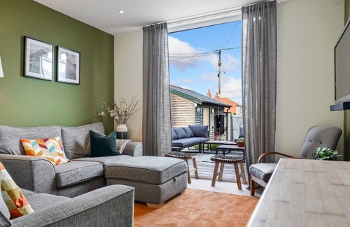 Borth Casa | Pass the Keys | Luxury 7 Bed Beachfront Victorian Terrace House