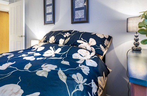 Cathedral Quarter Apartamento | Pass the Keys | Luxury Living Cathedral Quarter Cafes Bars