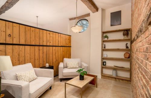 Brill Casa | Pass the Keys Merlin’s stables-country retreat