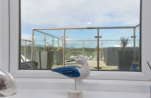 Trearddur Bay Apartamento | Pass the Keys | Modern 2 Bedroom Apartment with stunning Sea Views
