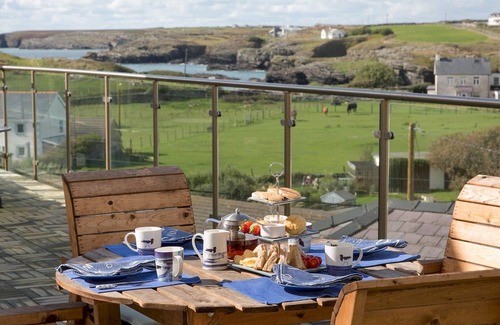 Trearddur Bay Apartamento | Pass the Keys | Modern 2 Bedroom Apartment with stunning Sea Views
